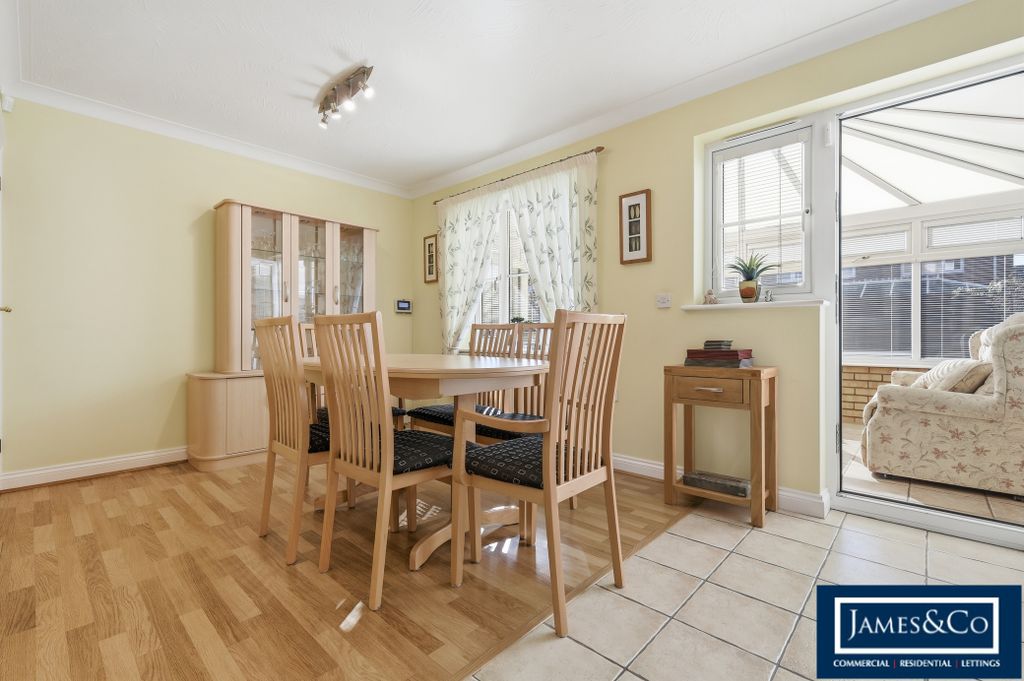 Property photo 3 of 13 10Maplewayd