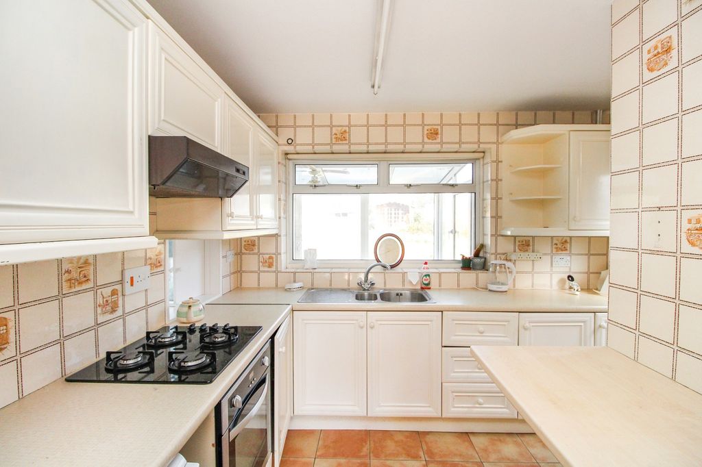 Property photo 2 of 12 Kitchen