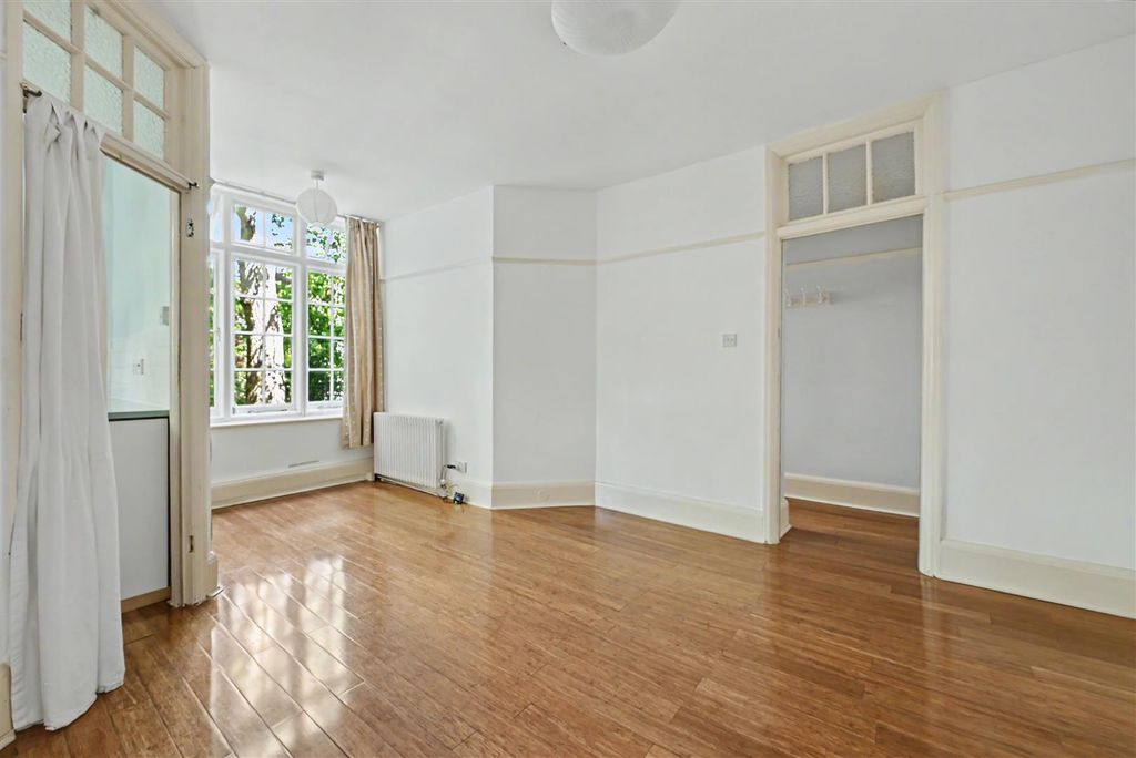Property photo 1 of 9 154 Makepeace Mansions - Reception.Jpeg
