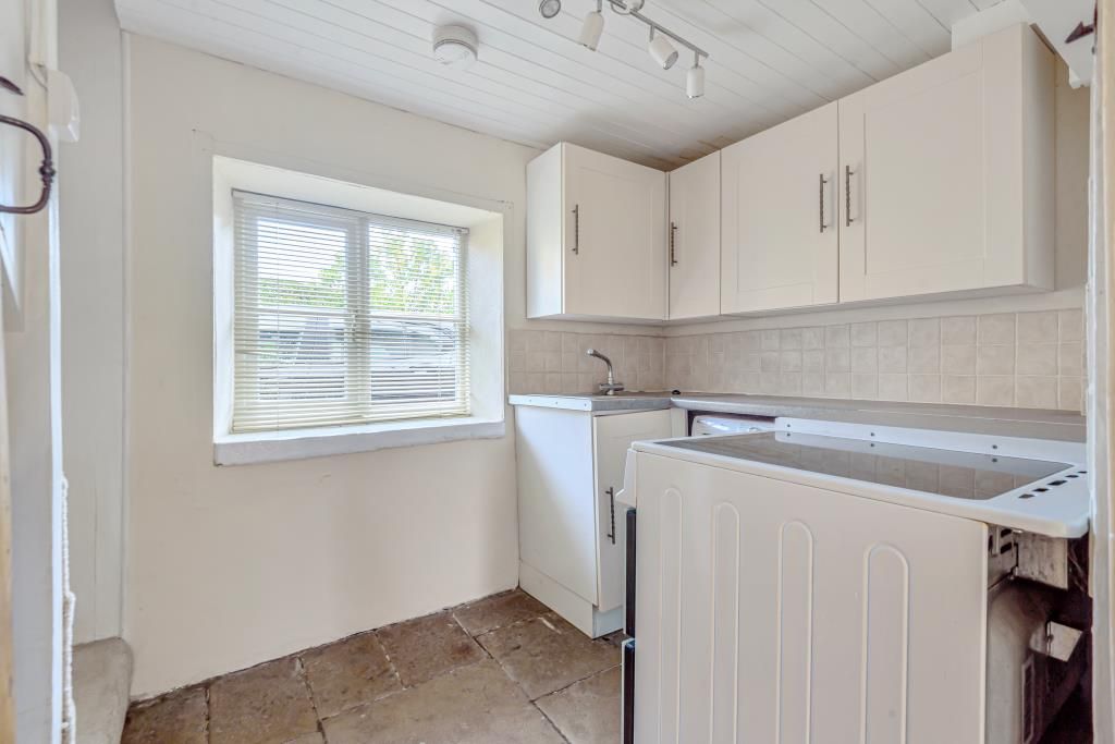 Property photo 2 of 10 Kitchen