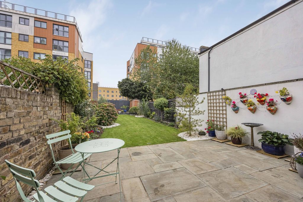 Property photo 2 of 24 21 Windmill Lane -019