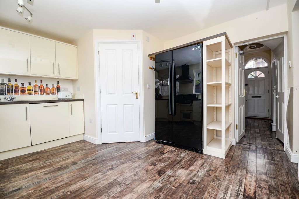 Property photo 3 of 22