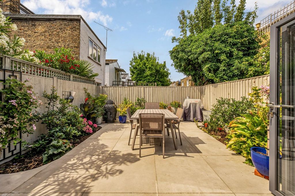 Property photo 2 of 14 84A Chiswick Lane-13.Jpg