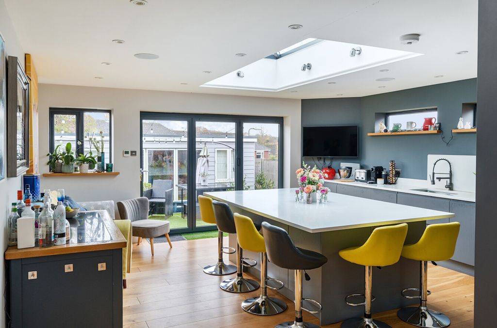 Property photo 2 of 13 1375208-17-6908c7...