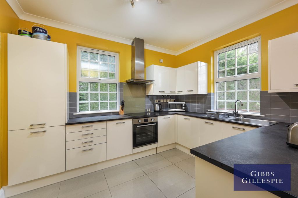 Property photo 3 of 11 2