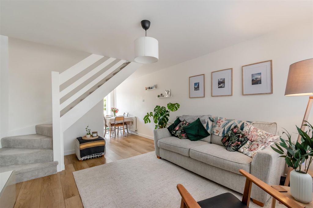 Property photo 2 of 15 8660190-Interior01.Jpg