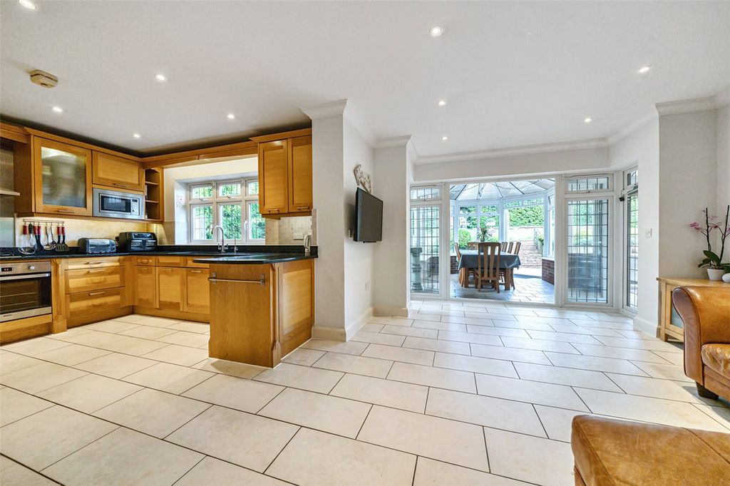 Property photo 3 of 20 Kitchen