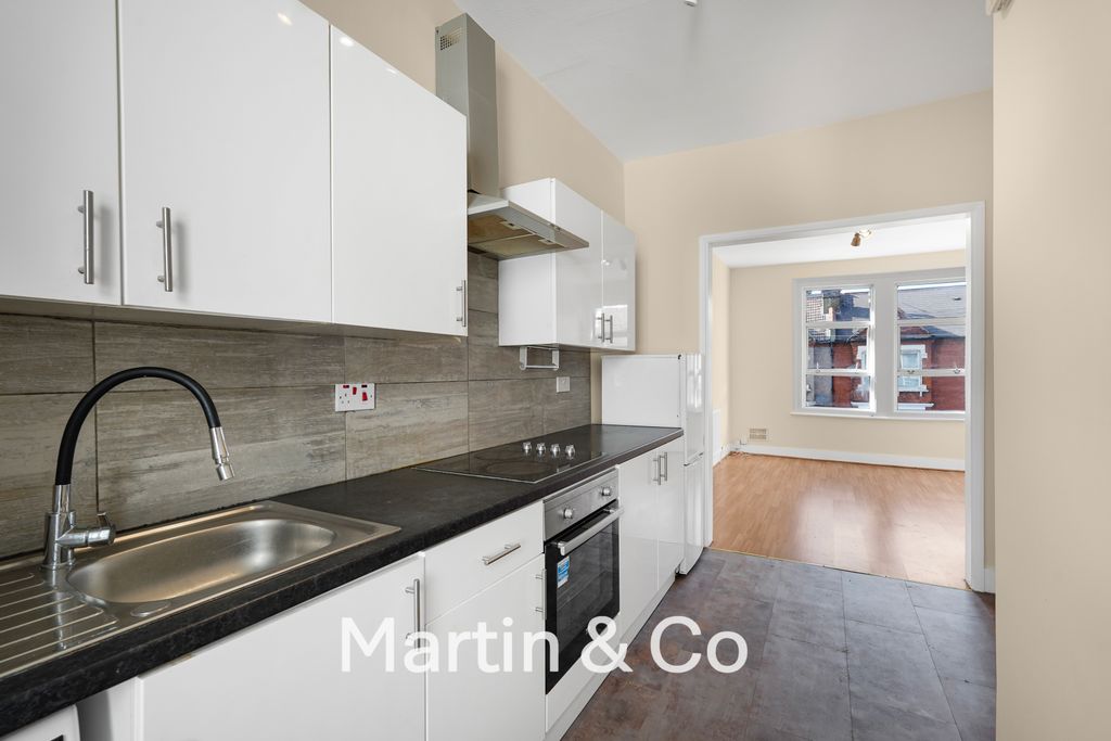 Property photo 3 of 11 1749302420 - 2 , 6 Kidderminster Road, Cr0 - 3