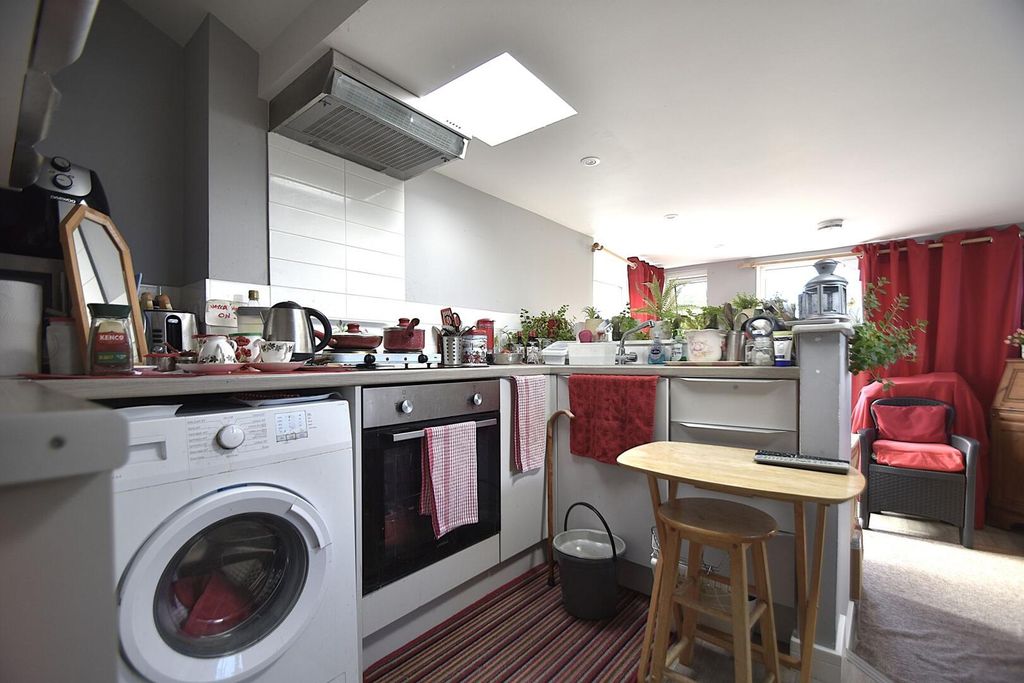 Property photo 2 of 7 Kitchen