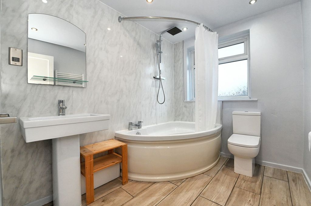 Property photo 3 of 23