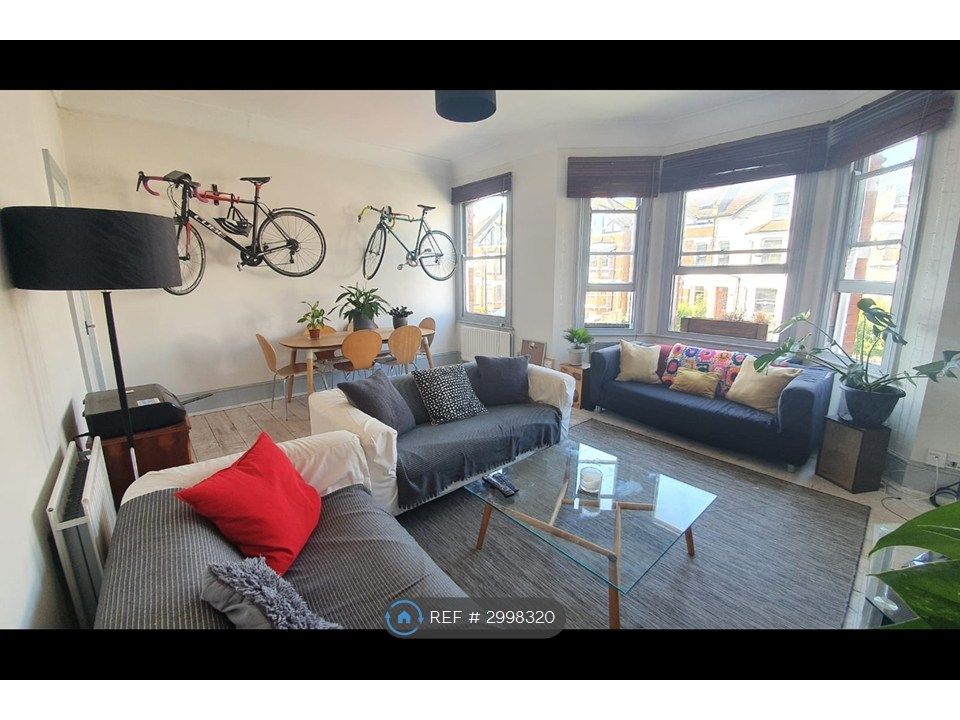 Property photo 1 of 12 Living Room 5.84m x 4.88m