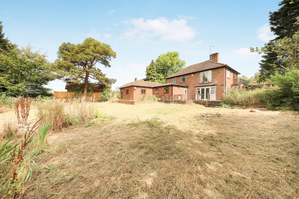 Property photo 2 of 17