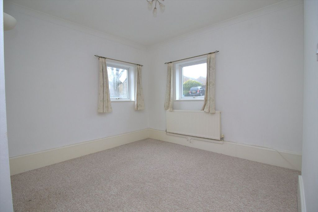 Property photo 3 of 6 Living Room