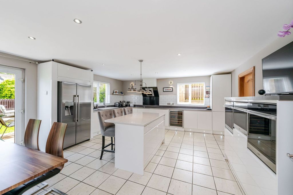 Property photo 3 of 64 Kitchen/Diner