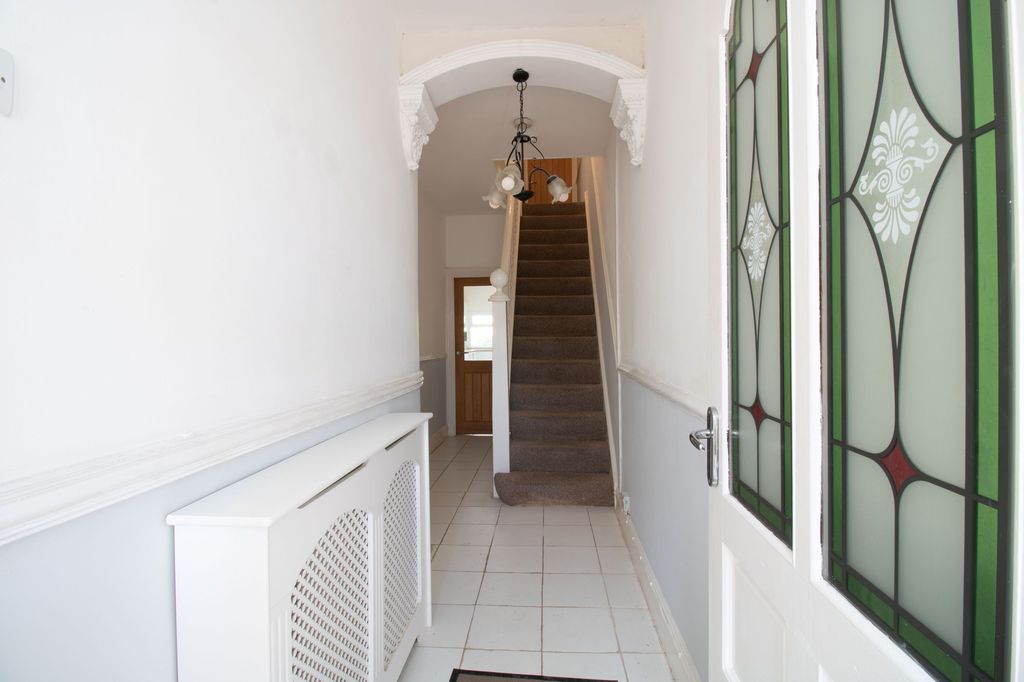 Property photo 2 of 29