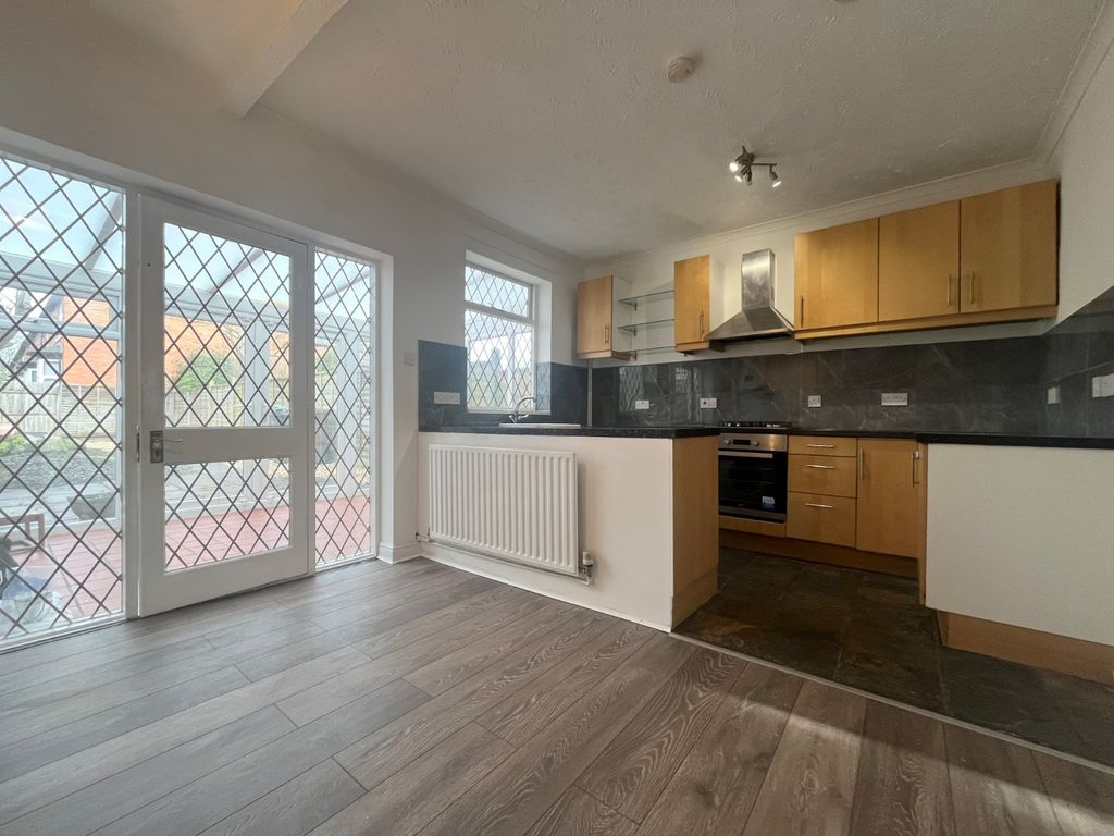 Property photo 2 of 16 Picture No. 11