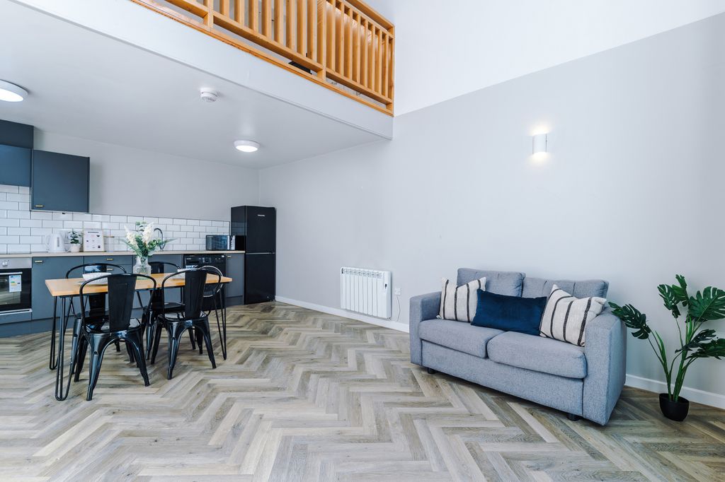 Property photo 1 of 8 Photo 0