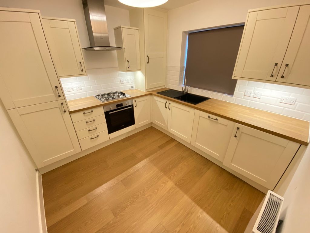 Property photo 2 of 8 Kitchen