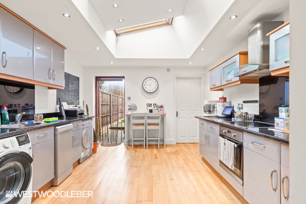 Property photo 3 of 14