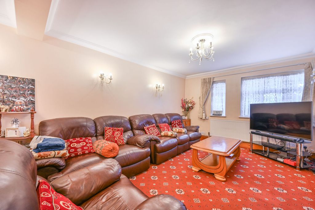Property photo 3 of 17