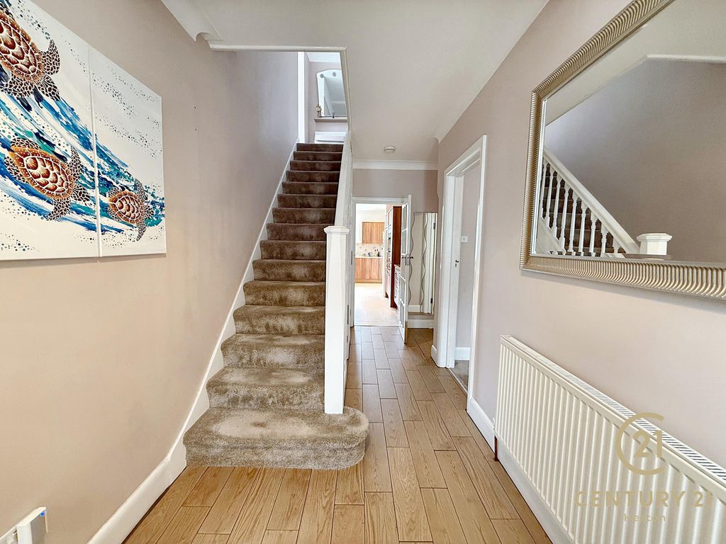 Property photo 3 of 36