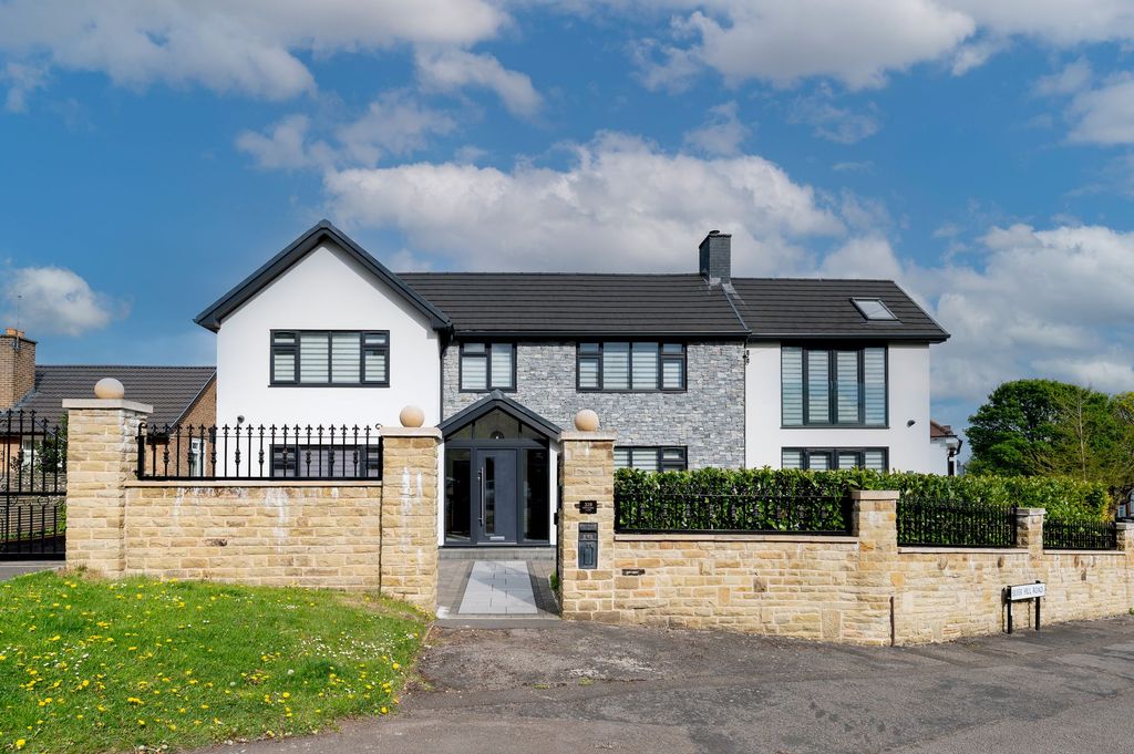 Property photo 1 of 44