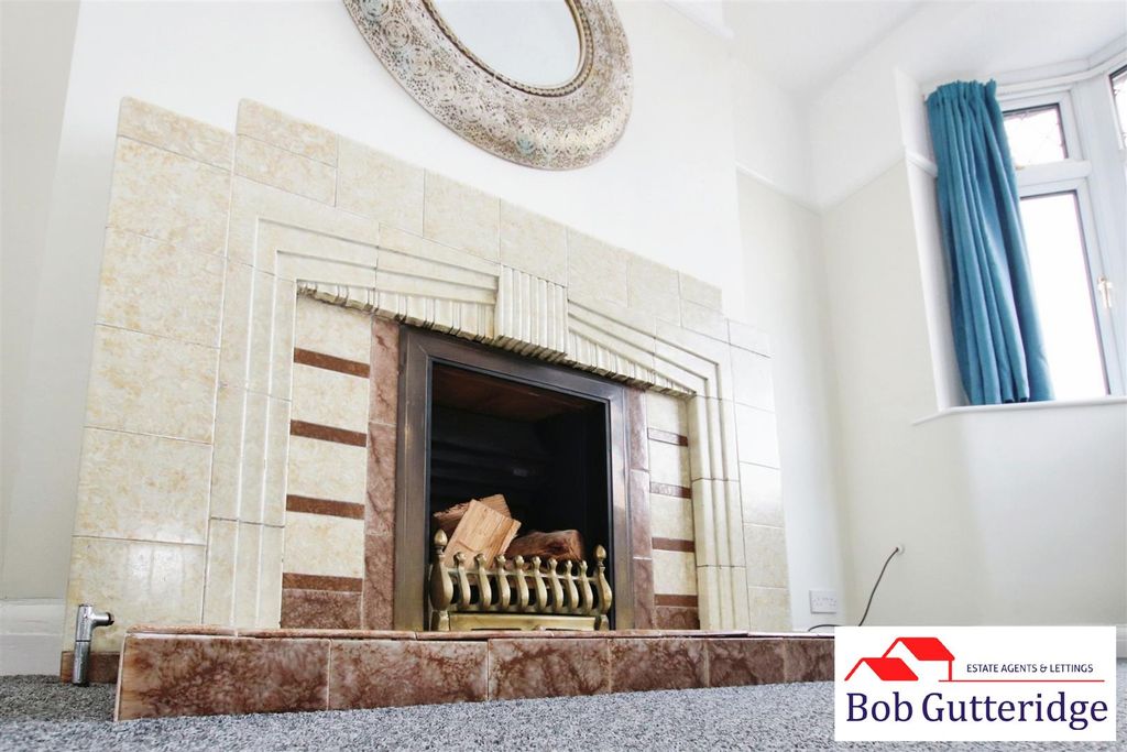 Property photo 3 of 21 Bay Fronted Lounge