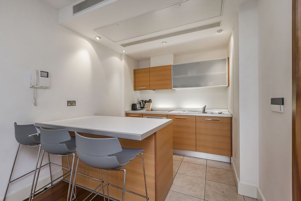 Property photo 2 of 10 B215-Peninsula-Ap...