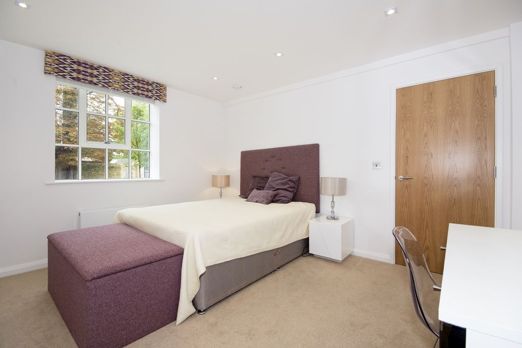 Property photo 3 of 9 5
