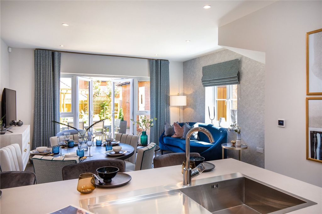 Property photo 1 of 12 Kitchen/Dining