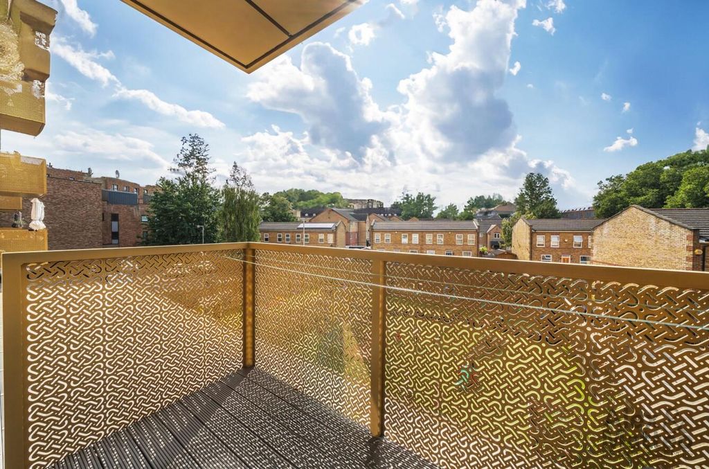 Property photo 3 of 17 Chantrelle Court