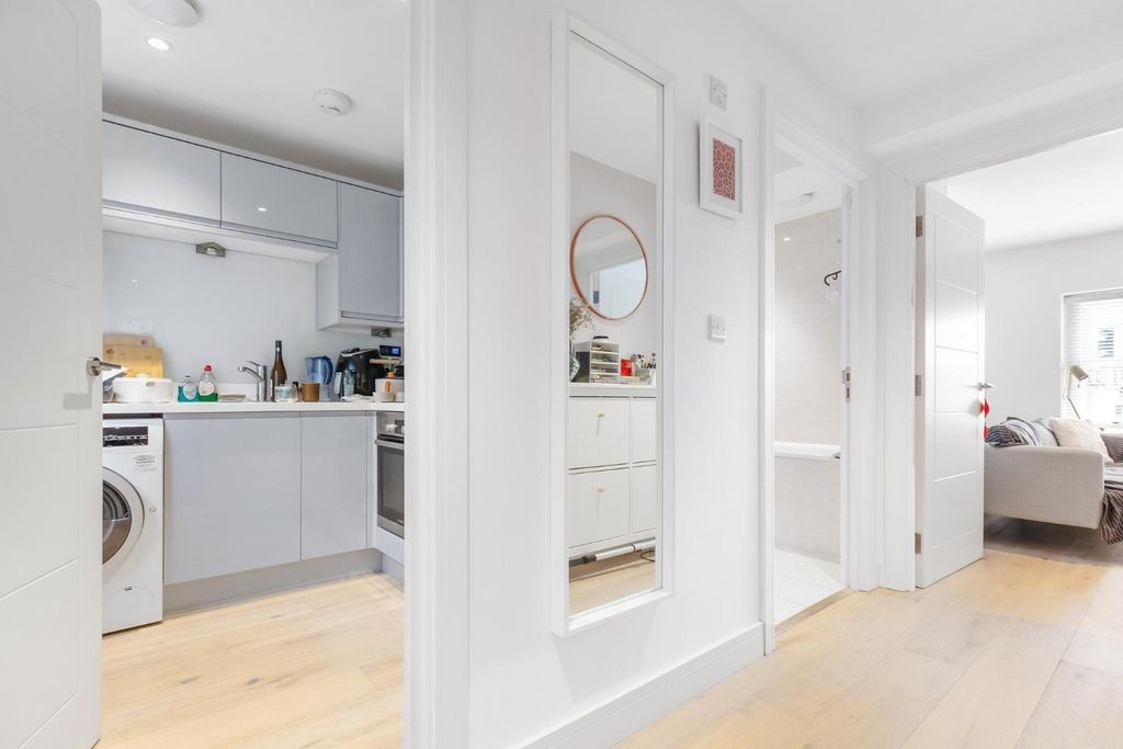 Property photo 3 of 8 4419062