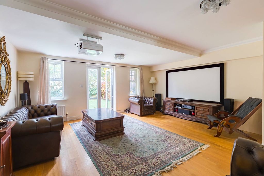 Property photo 2 of 12