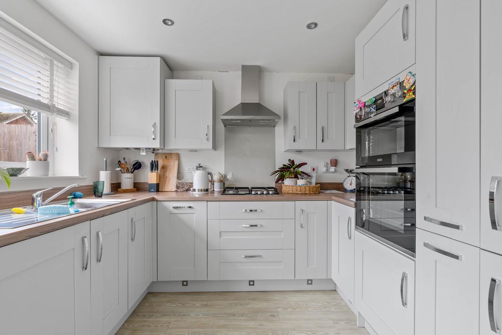 Property photo 2 of 19 Kitchen