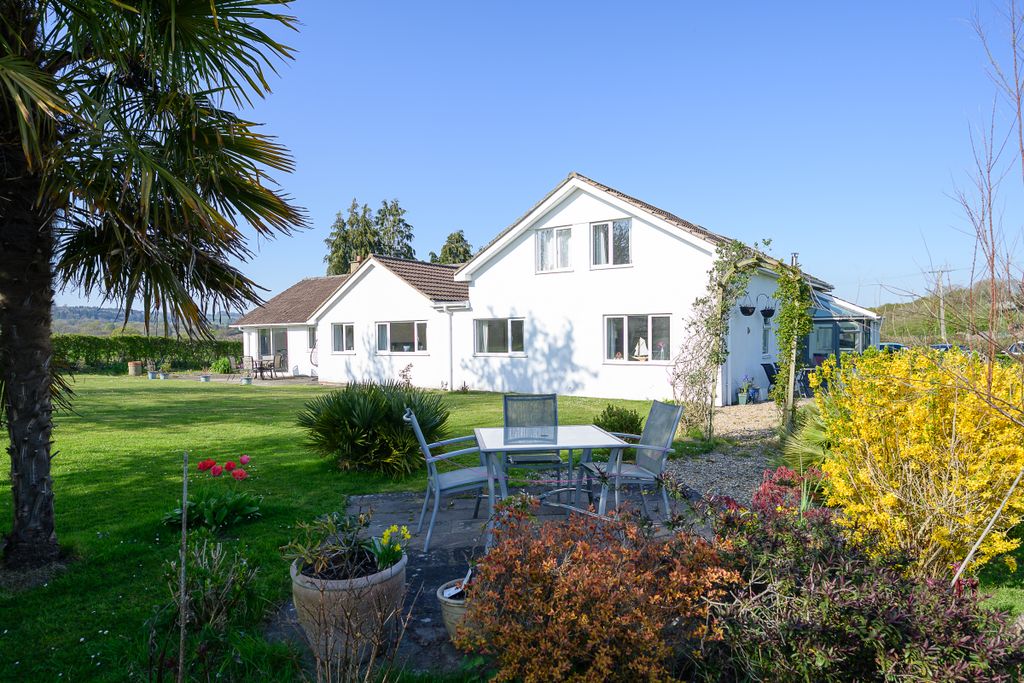 Property photo 3 of 24 Greenfields-3