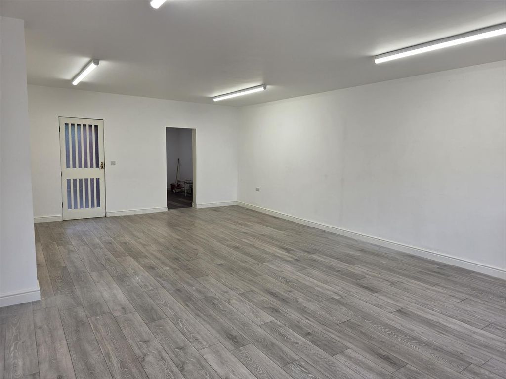 Property photo 2 of 6 1000055164.Jpg