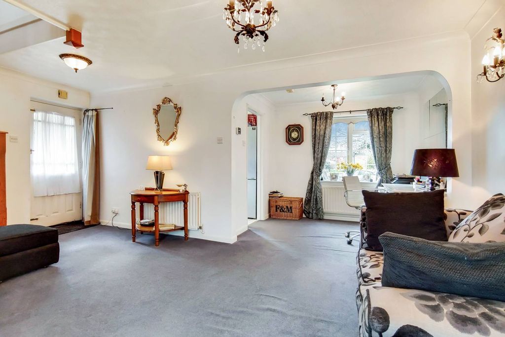 Property photo 2 of 18