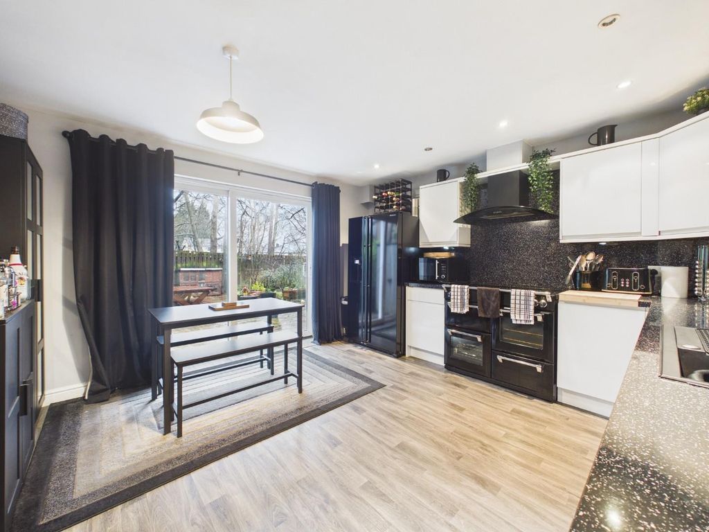 Property photo 2 of 16 Cam04899G0-Pr0279-Still001.Jpg