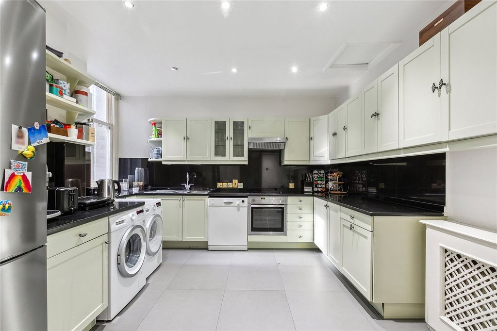 Property photo 3 of 13 Kitchen