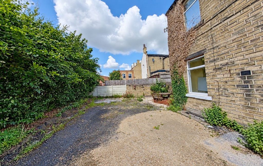 Property photo 3 of 4