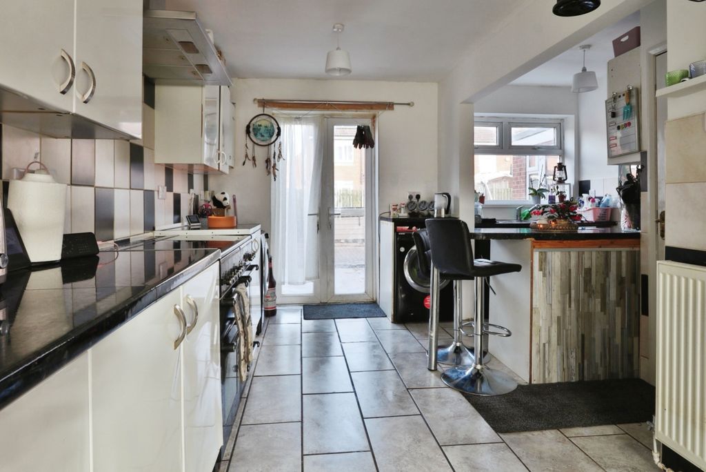 Property photo 3 of 16 3684637