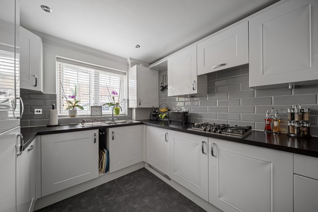 Property photo 3 of 19 4610823