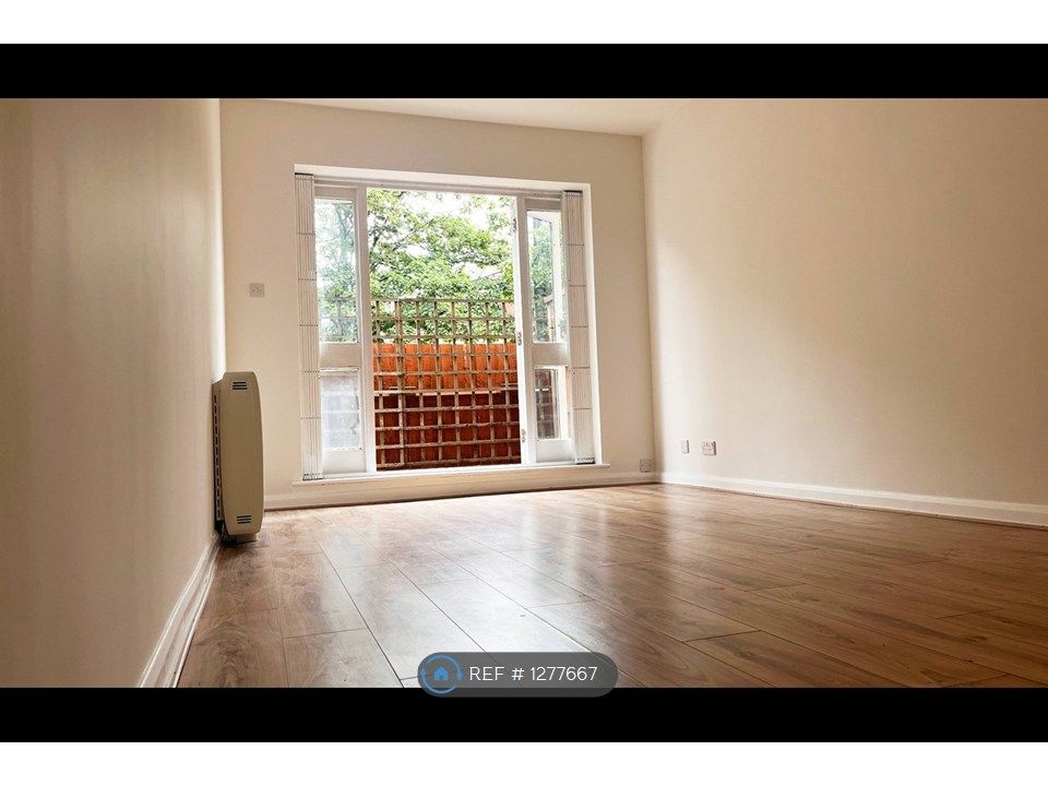 Property photo 1 of 12 Lounge (Outwards)