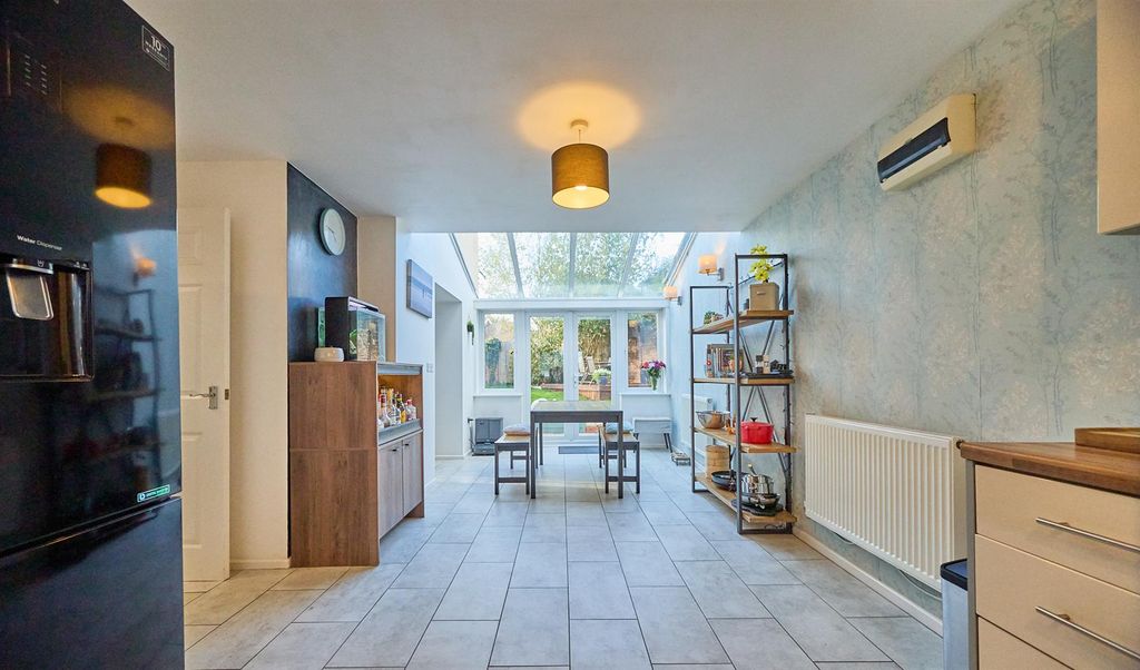 Property photo 2 of 17 Masefield Drive 11.Jpg