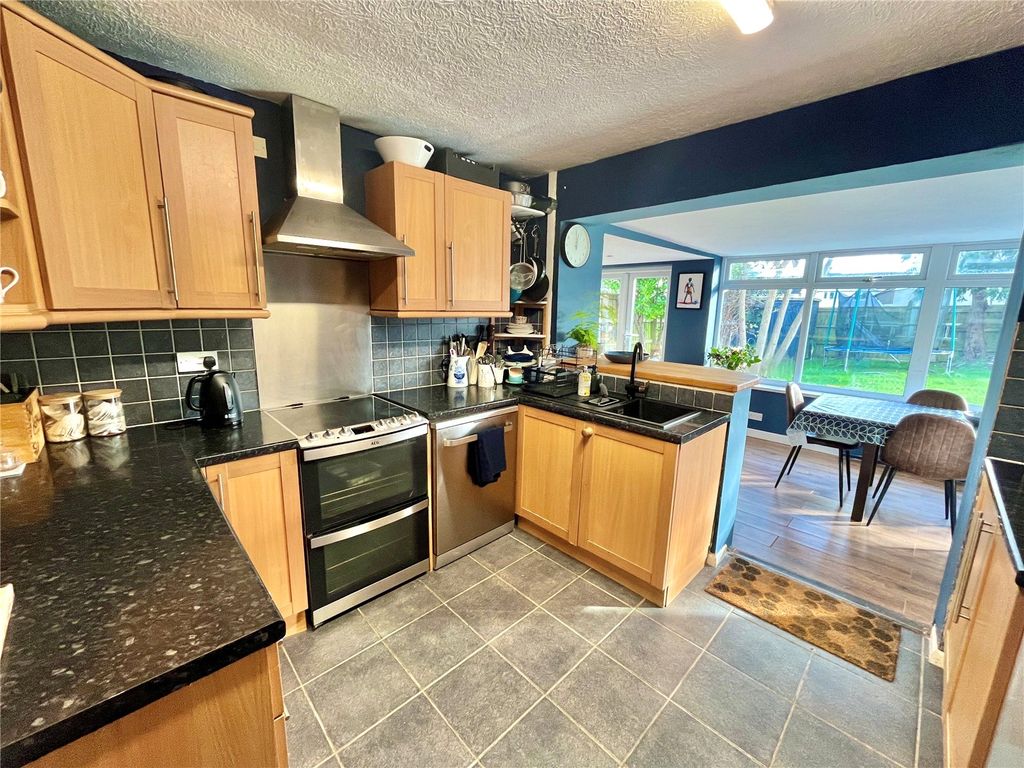 Property photo 2 of 29 Picture No. 11