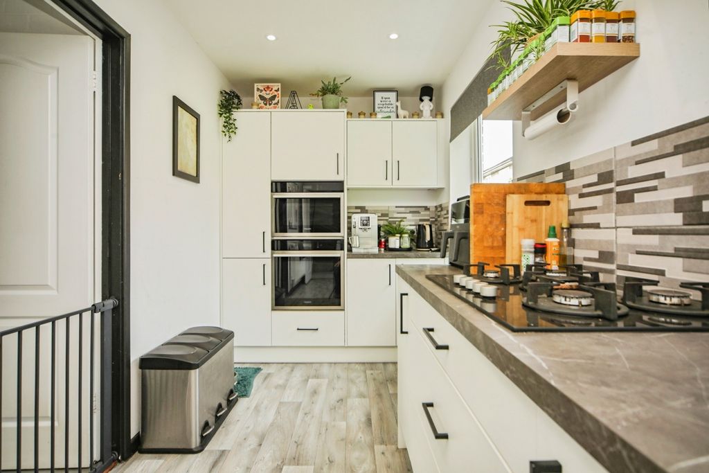 Property photo 3 of 16 Pbox-Img.Jpg