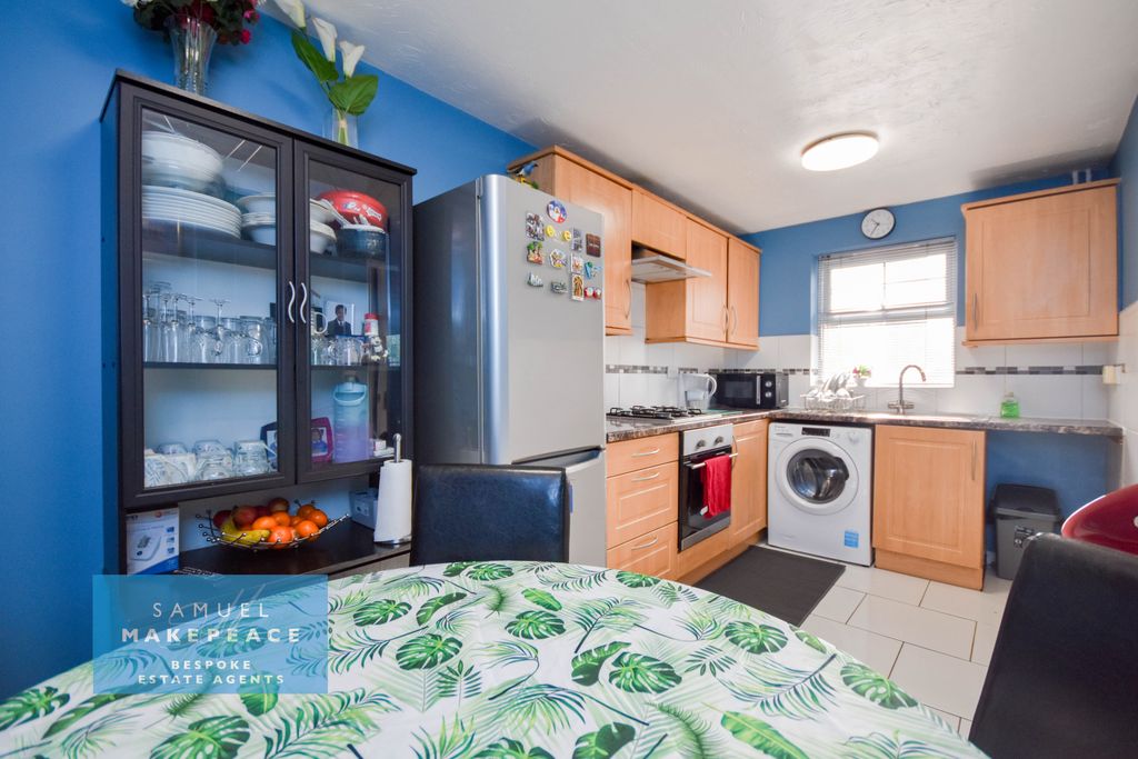 Property photo 2 of 21 Cricklewood (1)