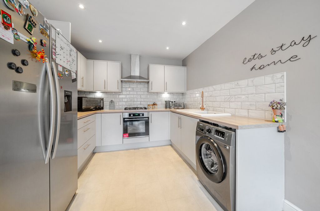 Property photo 3 of 11 1319681-5-686Bb8A...