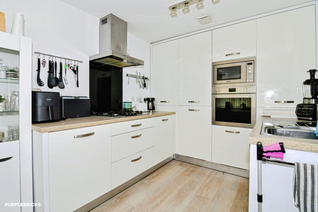 Property photo 3 of 23