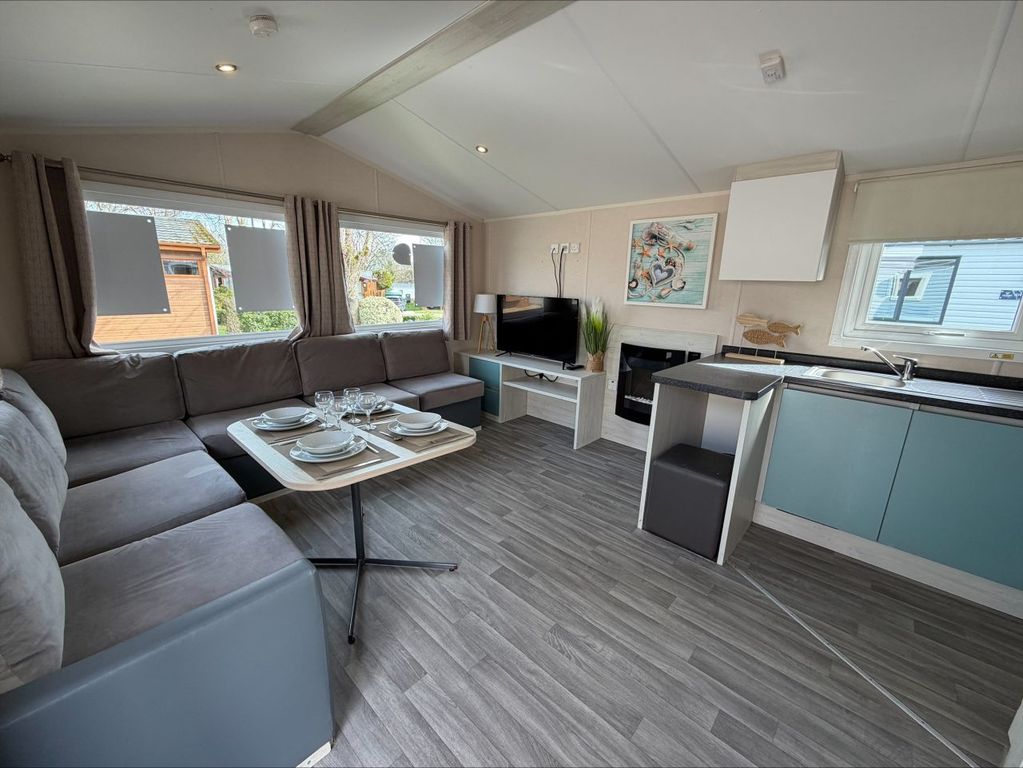 Property photo 1 of 12 Atlas Moonstone 2016 Car0064643 133633230.Jpeg